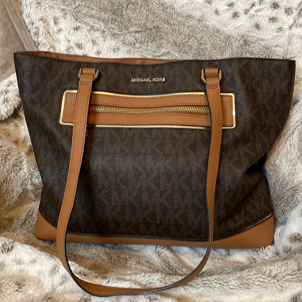 Michael Kors purse great used condition 15 1/2 wide x 11 1/2 tall